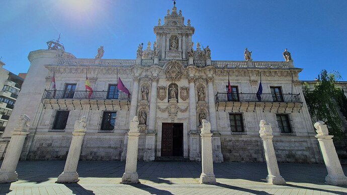 Fachada del edificio de la Universidad de Valladolid