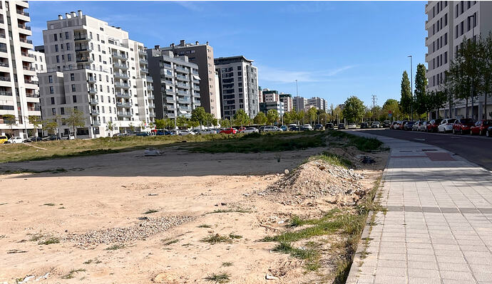 Descampado municipal inutilizado, pese a la necesidad de aparcamiento