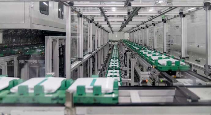 Interior de una de las fábricas de baterías de Gotion - EFE