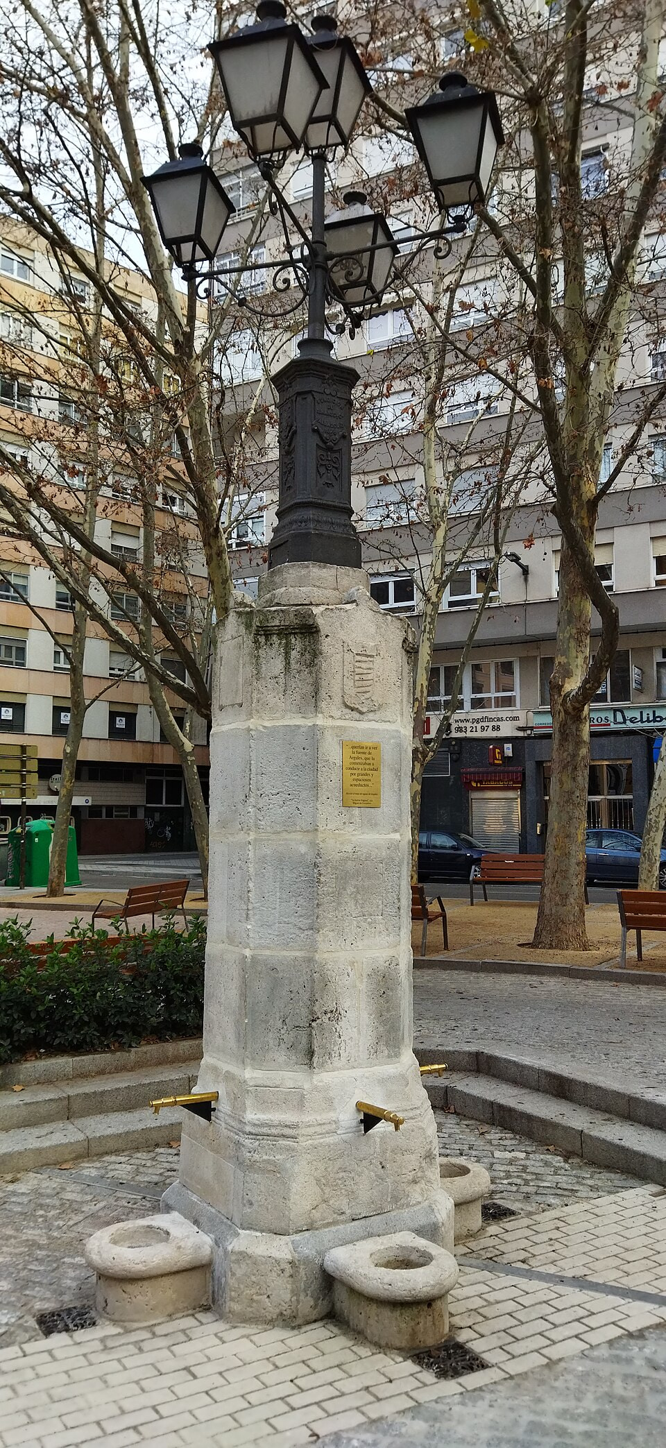 Fuente en la Plaza Caño Argales - MiguelAlanCS CC BY SA 4.0