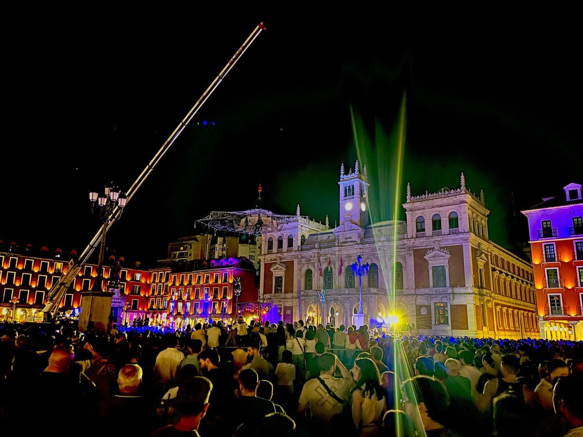 Plaza Mayor de Valladolid durante la celebración de un espectáculo. Autor de la fotografía: Javi Calles-Hourclé.